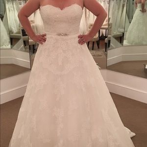 Brand new wedding dress!